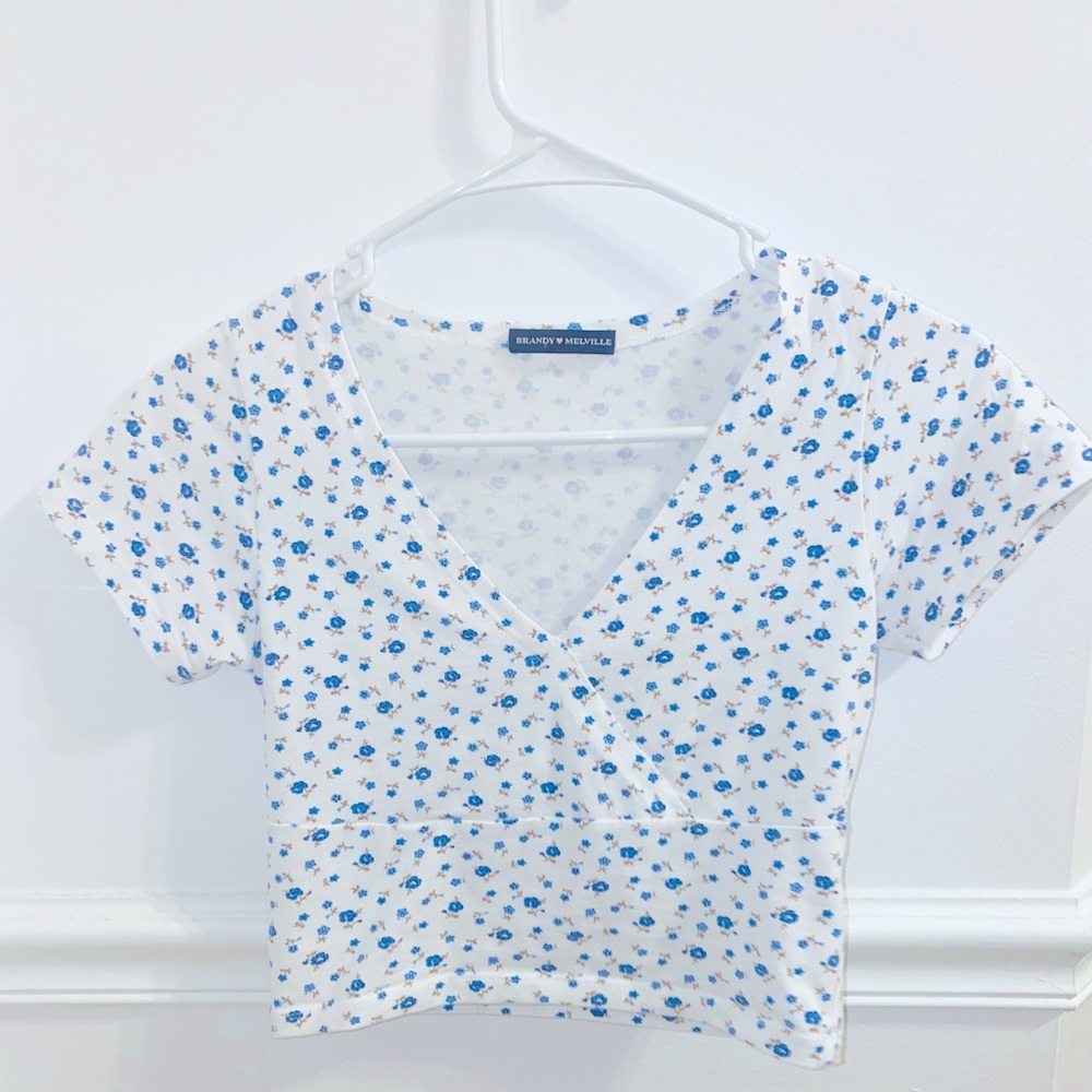Brandy Melville floral top!